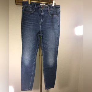VINEYARD VINES, skinny, high rise jeans. Size 29